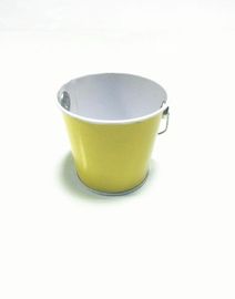 Chine Seau cylindroïde de bidon en métal, petit seau jaune rond de l&#039;eau en métal distributeur